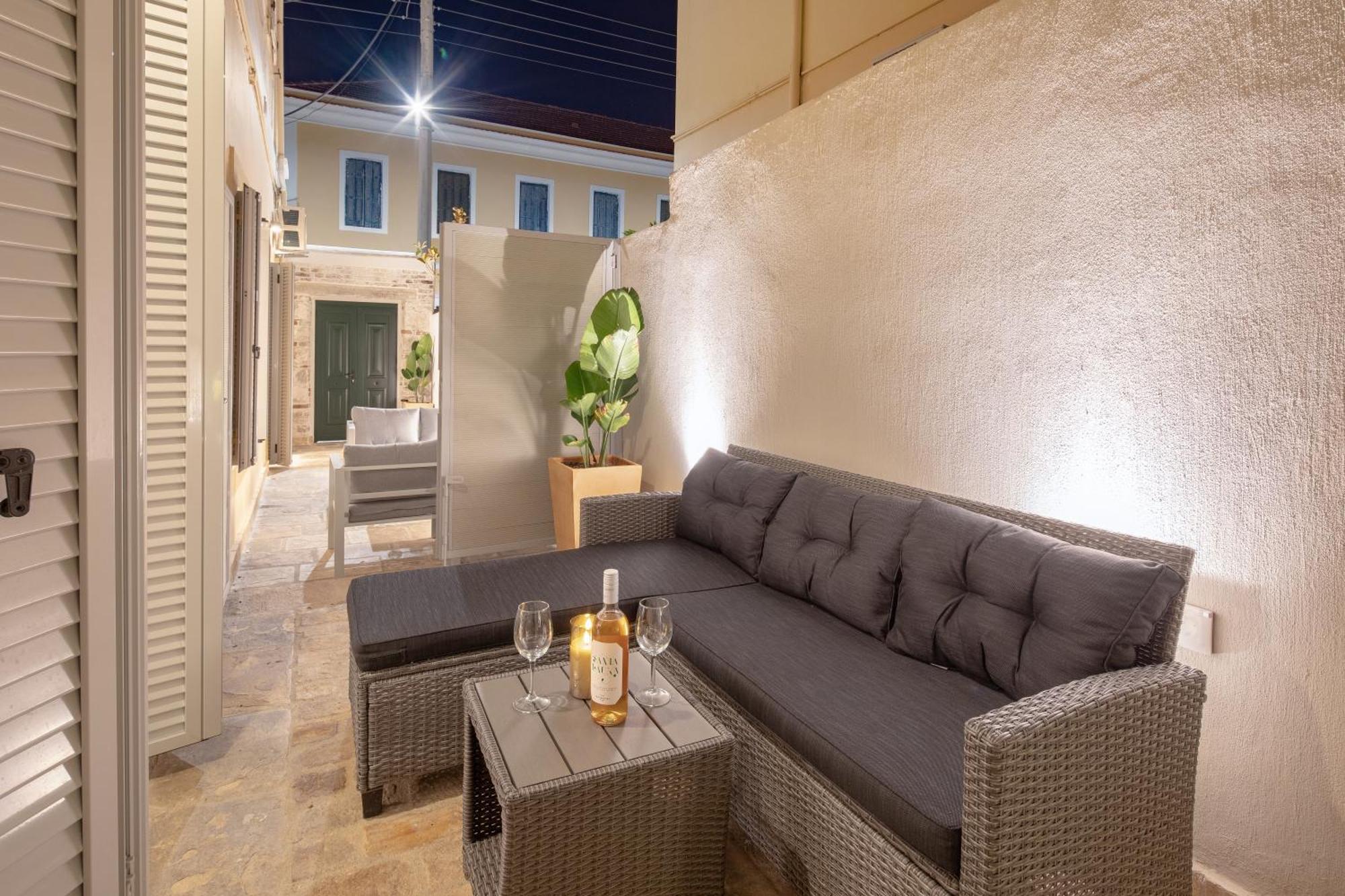 Modern-Vintage Old Town Suites Corfu  外观 照片